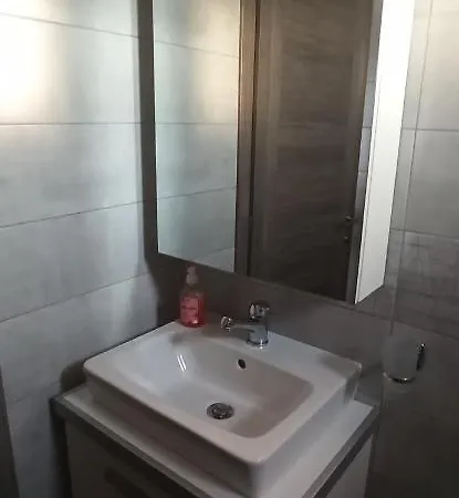 δίπλα στο κύμα -βeside The Wave *