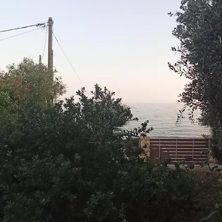 δίπλα στο κύμα -βeside The Wave Loutra Elevtheron