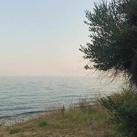 δίπλα στο κύμα -βeside The Wave *