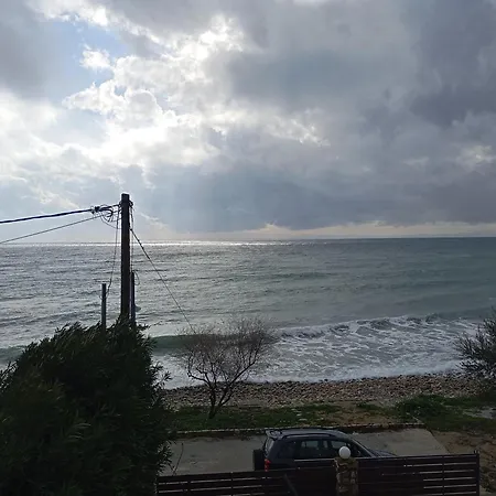 δίπλα στο κύμα -βeside The Wave * Loutra Elevtheron