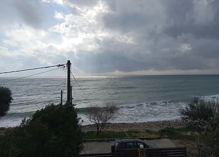 δίπλα στο κύμα -βeside The Wave * Loutra Elevtheron